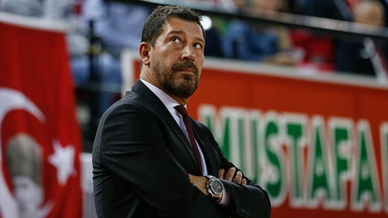 Başantrenör Ufuk Sarıca ile yollar ayrıldı