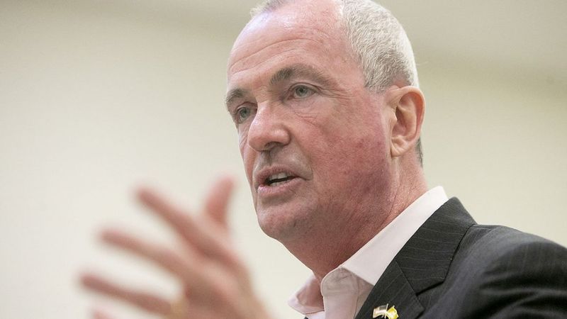 ABD'de restoranda yemek yiyen New Jersey Valisi'ne maske tepkisi