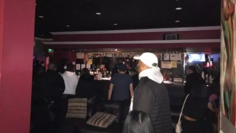 ABD'de koronavirüse rağmen yapılan swinger partisini polis bastı