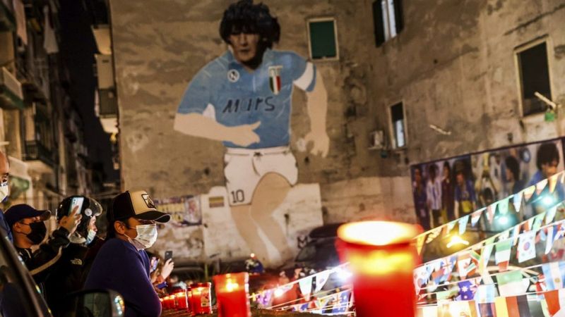 Maradona'nın ölümü, Napoli'yi yasa boğdu