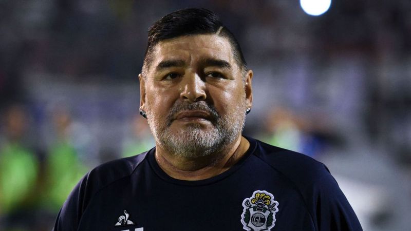 Diego Armando Maradona yaşamını yitirdi