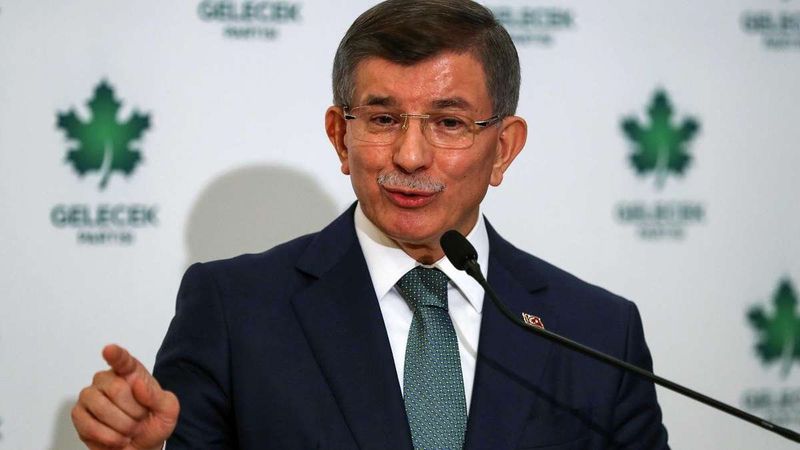 Ahmet Davutoğlu'nun koronavirüs testi pozitif çıktı