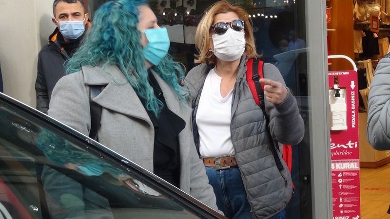 İstanbul'da maske cezasından kaçan kadından polislere: Siz şov yapıyorsunuz