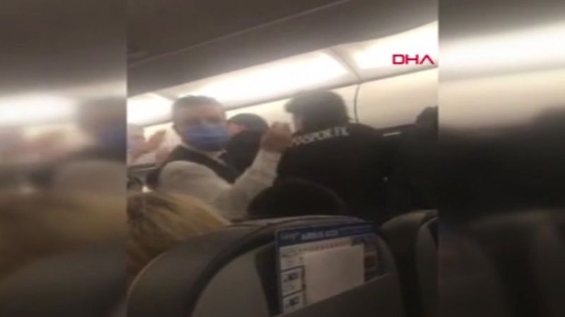 Adana’ya inmeye çalışan uçakta arbede