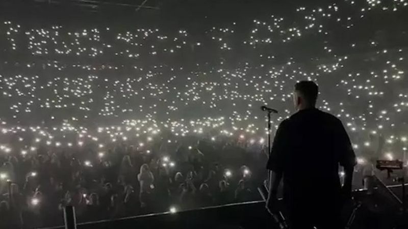 Rusya’da koronavirüs önlemlerinin hiçe sayıldığı konser tepki gördü