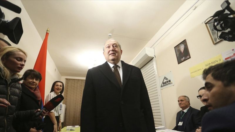 Ermenistan Cumhurbaşkanı Sarkisyan, Paşinyan'dan istifa etmesini istedi