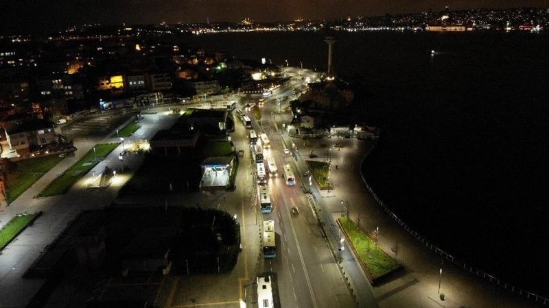 Üsküdar meydanı kısıtlamayla birlikte sessizliğe büründü