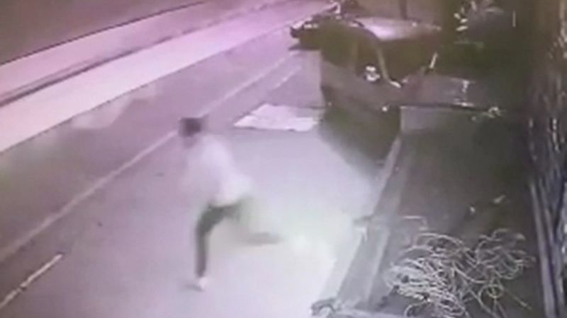 Bursa’da freni patlayan kamyonet markete daldı