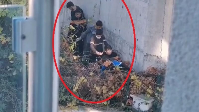 Bursa'da ekip otosunun sesini duyan çocukların telaşı görüntülendi