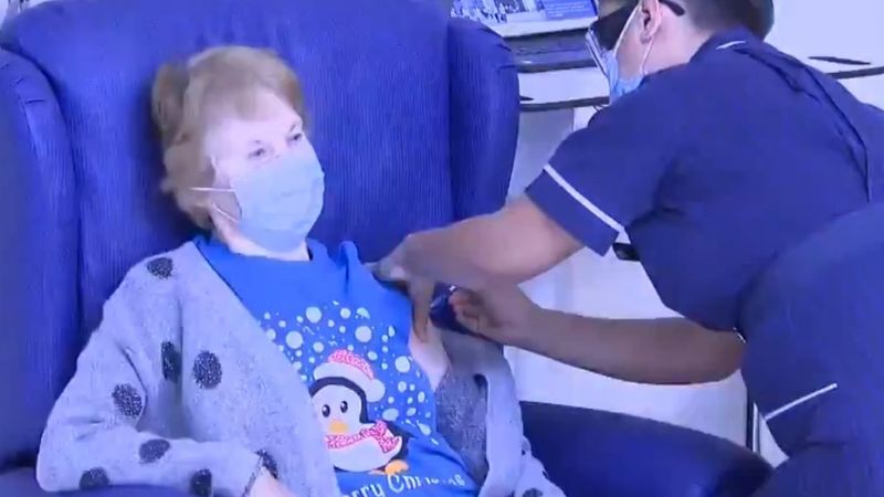 İngiltere'de ilk aşı yapıldı