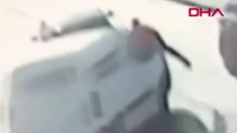 İngiltere’de soyguncuları durdurmaya çalışan teslimat şoförü