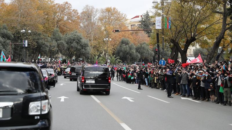Azerbaycan'da Dağlık Karabağ zaferi kutlaması