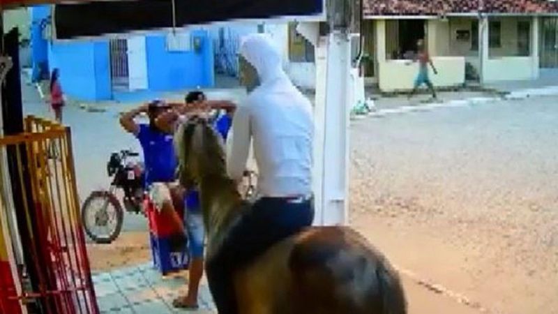 Brezilya'da 'atlı' soygun