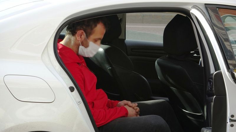 Bursa’da kısıtlamayı ihlal etti, polis ceza yazarken uyudu