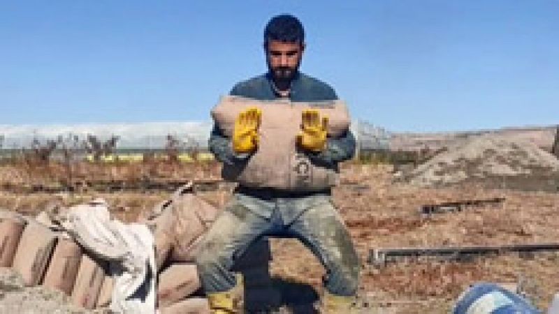 Batmanlı milli sporcu, asker harçlığı için inşaatta çalışıyor