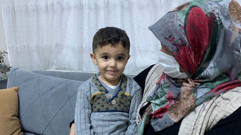 Adıyaman'da babaanne, sağlıkçıların yönlendirmesiyle torununu boğulmaktan kurtardı