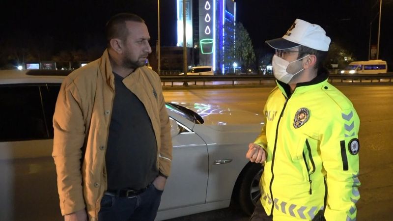 Bursa'da alkolmetreyi üflememek için dakikalarca polisi uğraştırdı