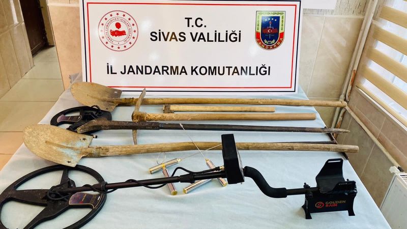 Sivas'ta kaçak kazı yaparken yakalananlara kısıtlama cezası
