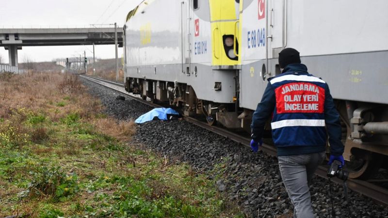 Tekirdağ'da lokomotifin çarptığı yaya öldü