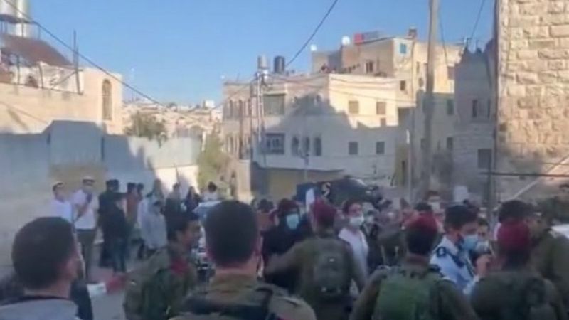 Yahudi yerleşimciler, koyun arama bahanesiyle Filistinlilerin evlerini bastı