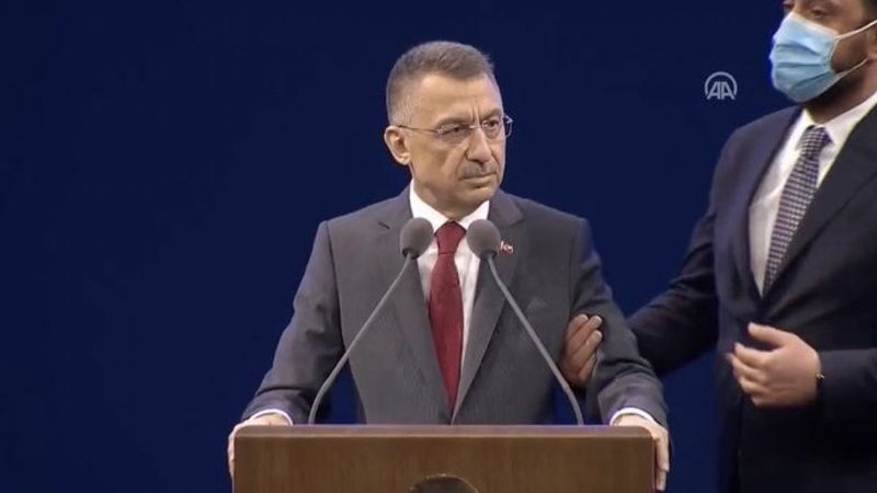 Cumhurbaşkanı Yardımcısı Fuat Oktay, konuşurken fenalaştı