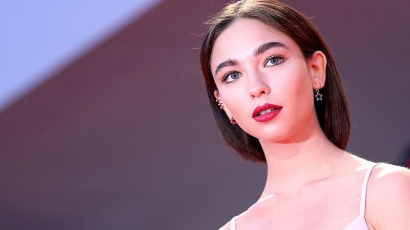 Matilda De Angelis: Yıllardır sivilcelerle savaşıyorum