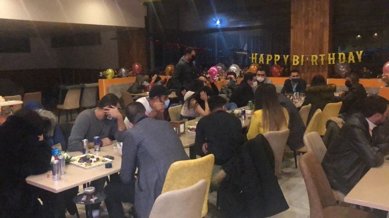 Esenyurt’ta polisten kaçak doğum günü partisine baskın