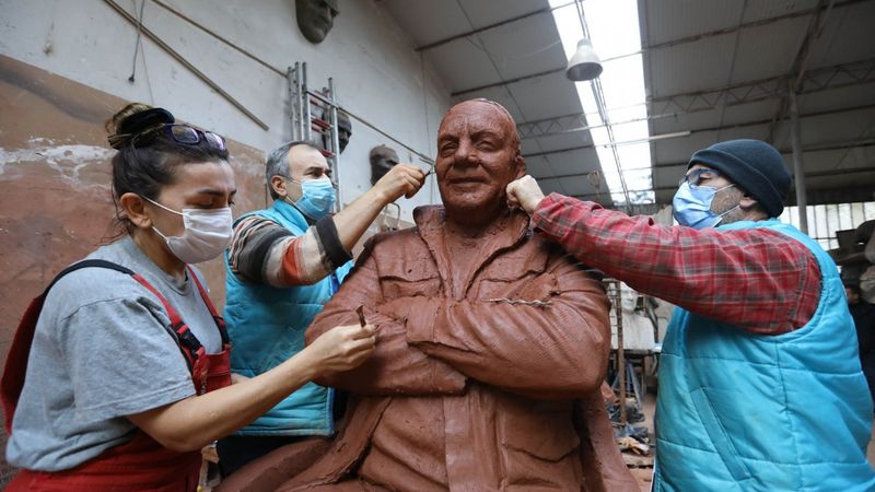 Bekir Coşkun’un ilk heykeli Buca’ya dikilecek