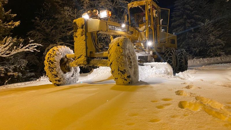 Karadeniz’de kar esareti: 250 köy yolu ulaşıma kapandı