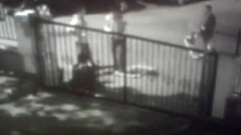 Manisa’da bir grup genç okula saldırdı