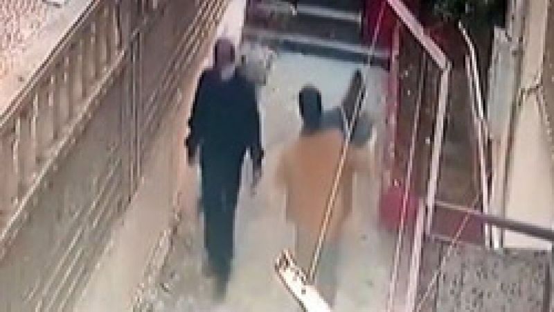 Antalya'da apartmandan malzeme çalan hırsız, yöneticiye selam verip gitti