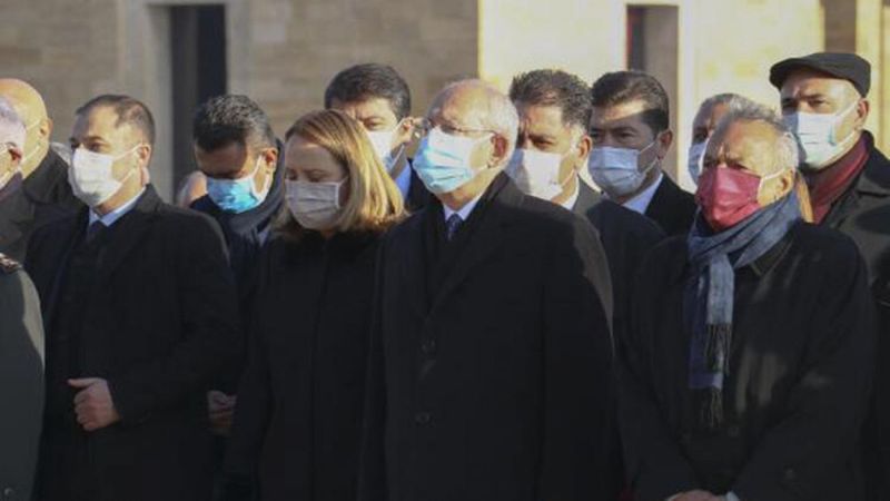 İsmet İnönü, mezarı başında anıldı