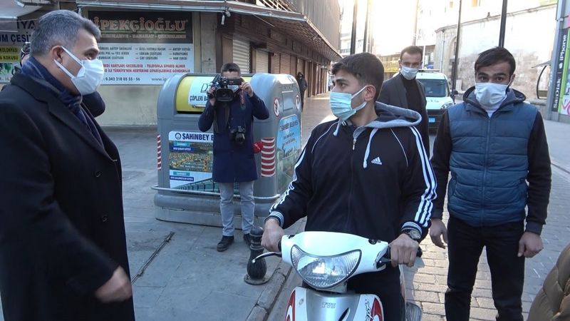 Gaziantep'te sokağa çıkanlar emniyet müdürüne yakalandı