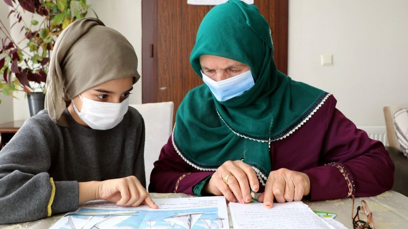 Van'da bir annenin azmi: 9 çocuğunu meslek sahibi yaptı