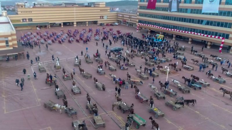 Keşan'da 104 at arabası, elektrikli triportörle değiştirildi