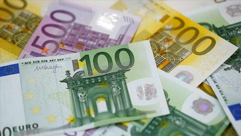 Euro 20 Kasım'dan bu yana ilk kez 9 liranın altına geriledi