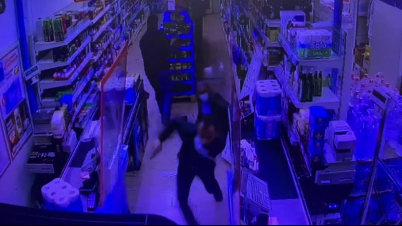 Diyarbakır'da bir kişi silahlı soyguncuyu önledi