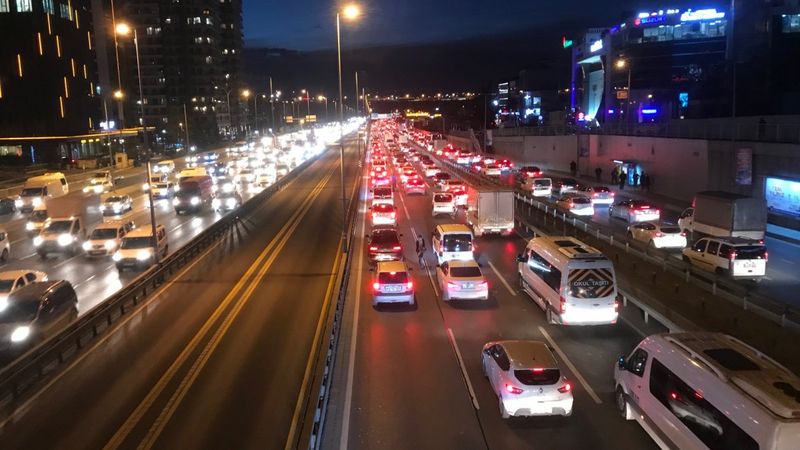 İstanbul’da trafik yoğunluğu yüzde 70 seviyesine çıktı