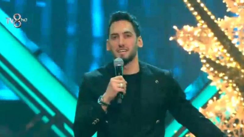 Hakan Çalhanoğlu O Ses Türkiye'de şarkı söyledi