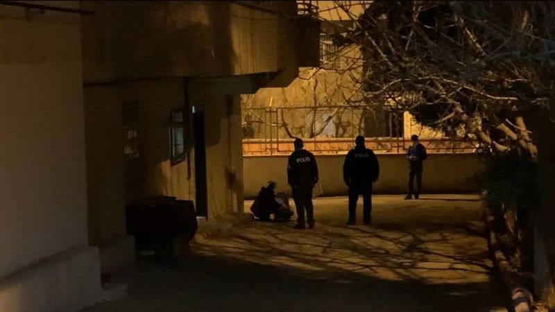 Gaziantep'te bir kadın, bebeğinin yanında tabancayla vurulmuş halde bulundu
