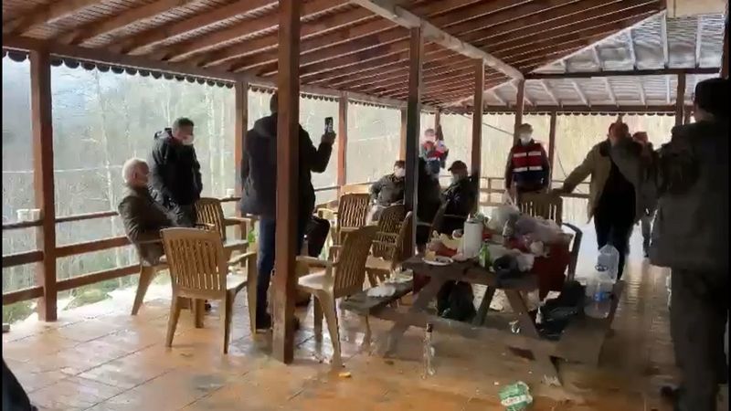 Rize'de CHP’li başkandan sokağa çıkma yasağında içkili alem