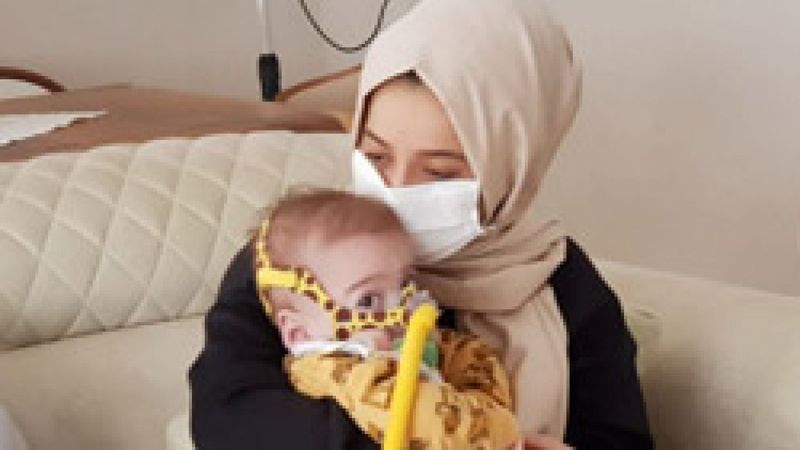 Kocaeli'de SMA hastası Hamza için açık artırma ile tablo satıldı