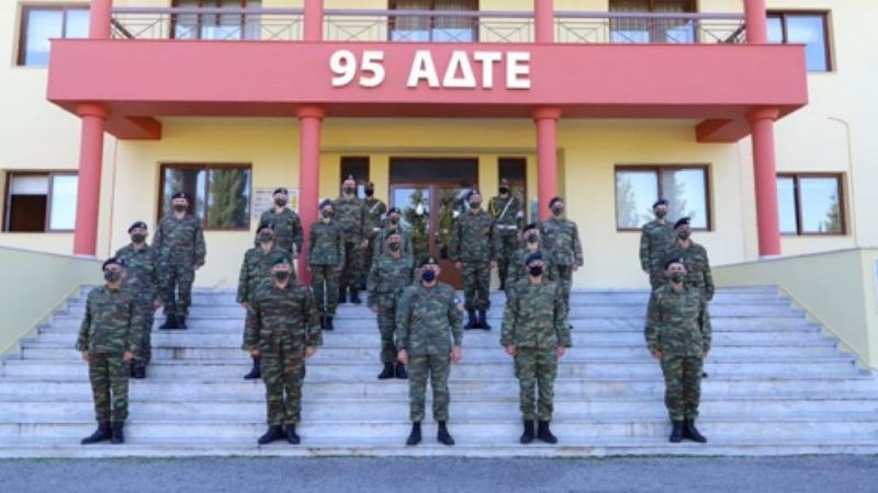 Yunanistan Genelkurmay Başkanı, Türkiye'den görünen adalara çıktı