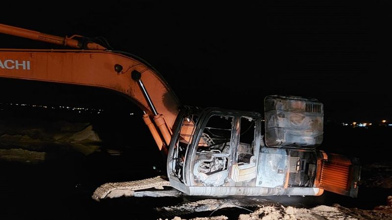 Diyarbakır’da belediyenin kiraladığı iş makinası yakıldı