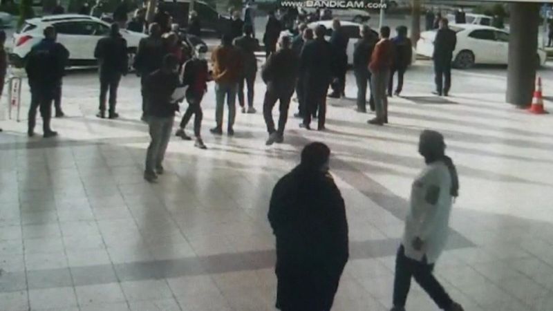 Osmaniye'de sokak ortasında sopalı aile kavgası: 5 yaralı