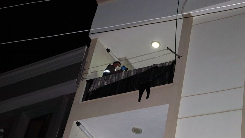 İzmir'de apartmanın dördüncü katından düşen kadın öldü