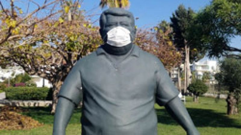 Turgut Özal'ın heykeline maske takılmasına Anavatan Partisi'nden tepki