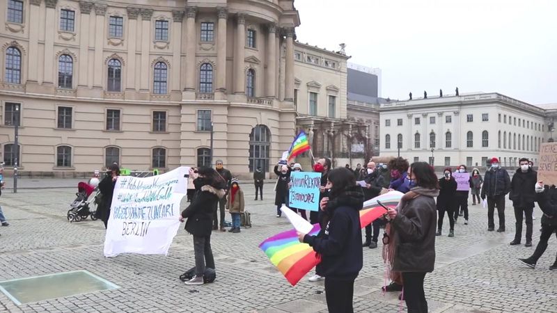 Almanya'da LGBT bayraklı Boğaziçi protestosu