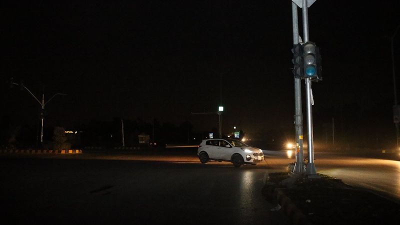 Pakistan’da birçok şehirde elektrik kesintisi