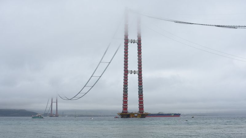 1915 Çanakkale Köprüsü'nün silüeti belirdi